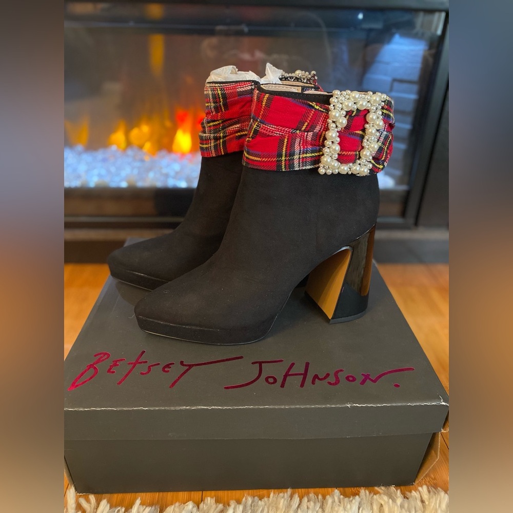 Betsey Johnson- idris-black & red Heels 👠 size 6 ✨Brand New✨